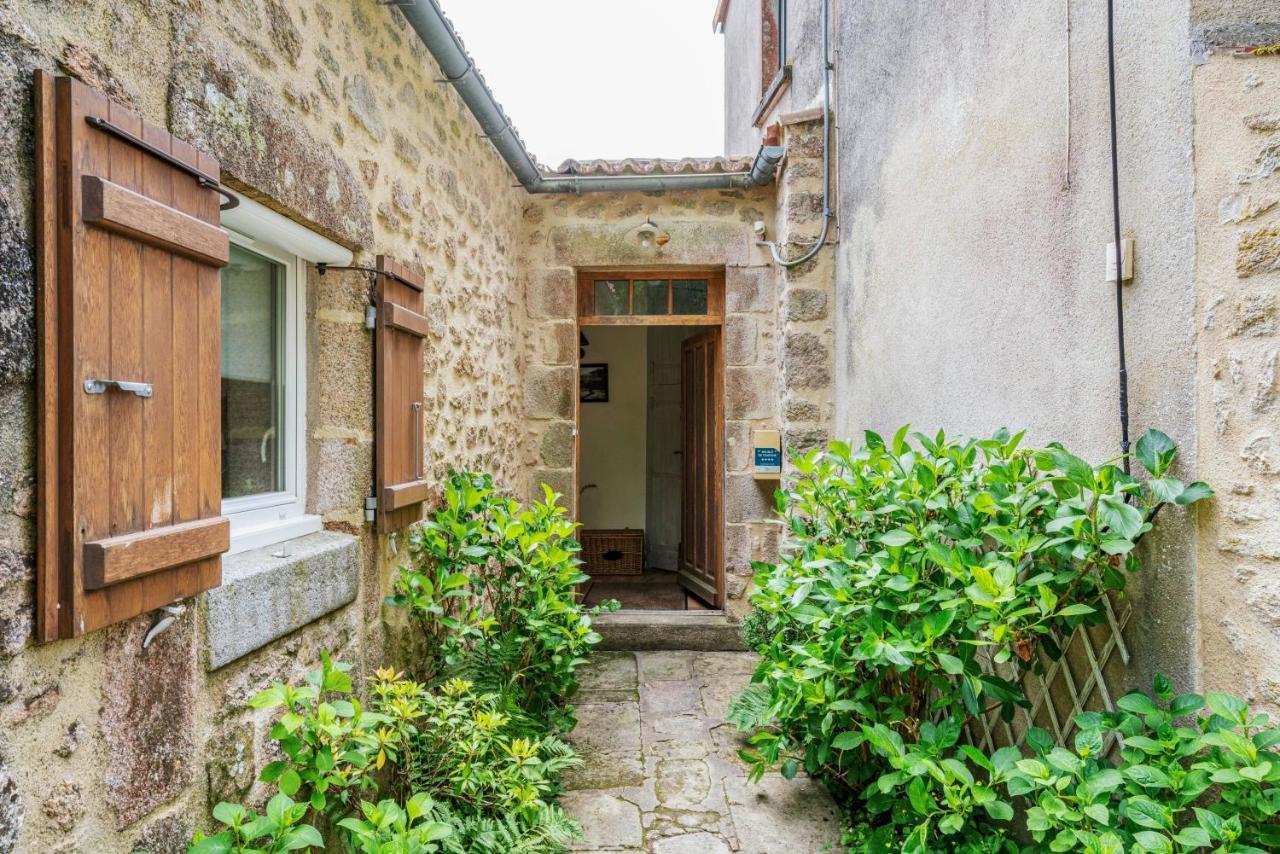 Вилла Le Moulin De Pilet Mortagne-sur-Sevre Экстерьер фото